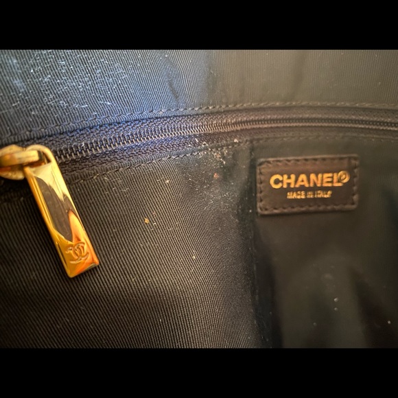 Vintage Chanel Olive Green Lambskin Quilted Tote Bag with CC Logo - Picture 7 of 14